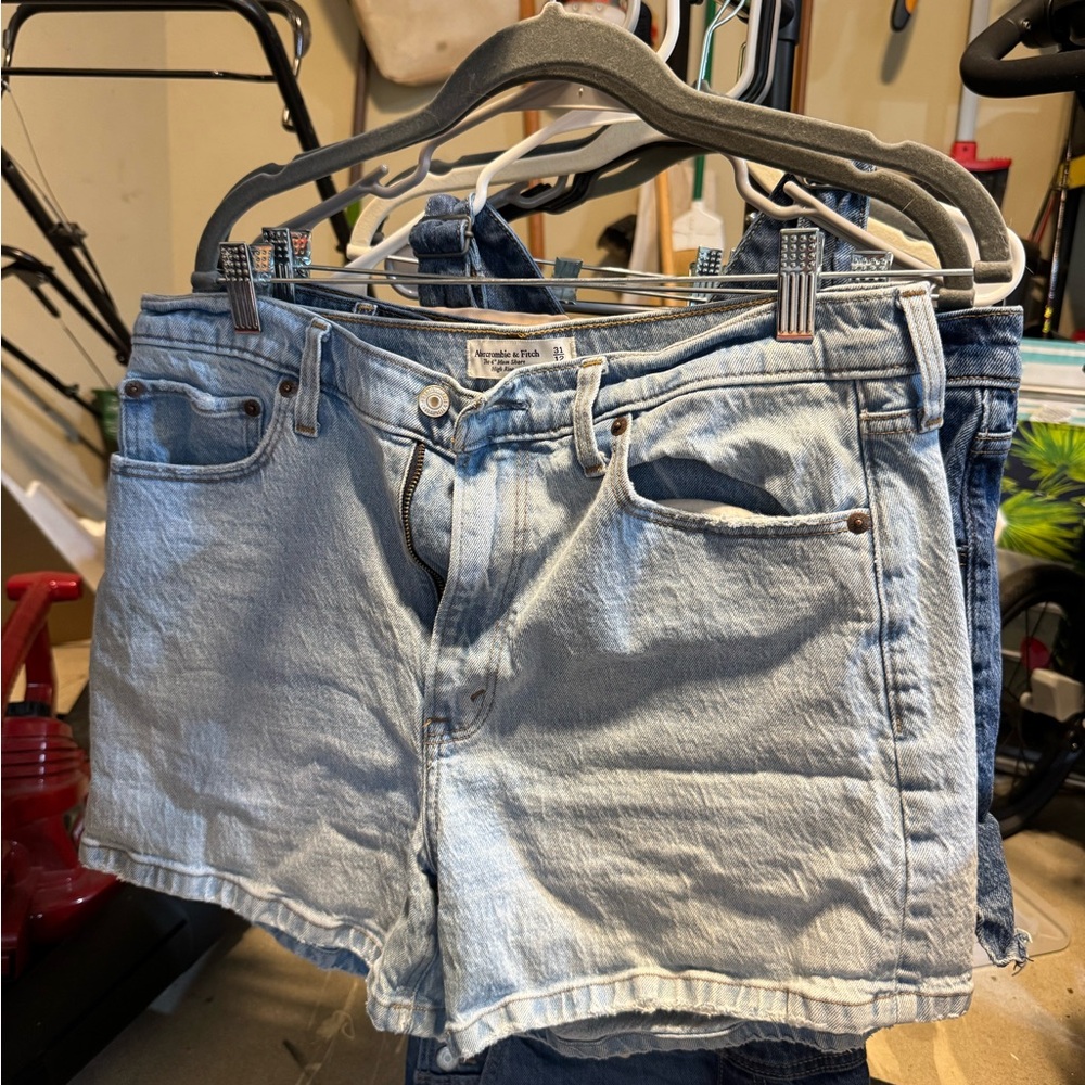 Abercrombie&Fitch Light Blue Denim Shorts. 4” mom short high rise